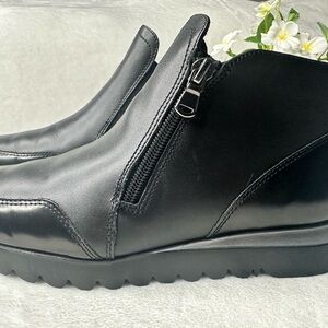 Munro Black leather combo